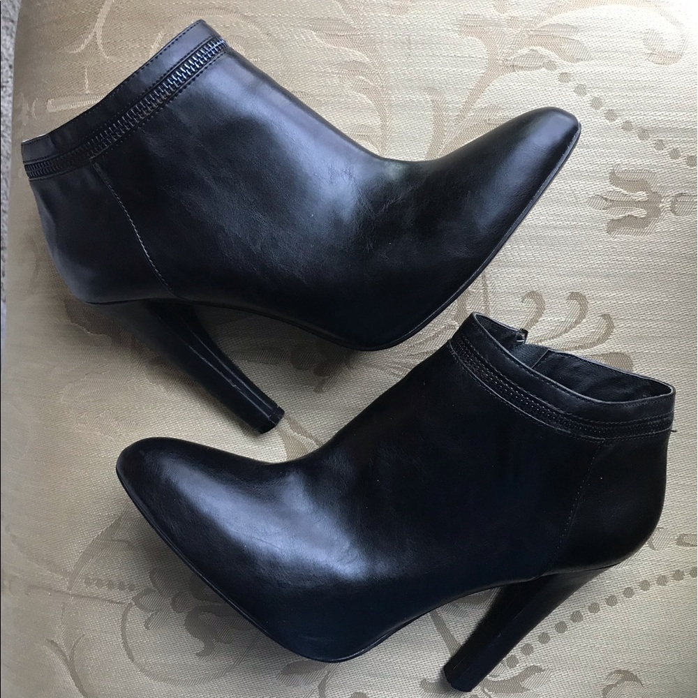 CYNTHIA ROWLEY  BLACK BOOTIE HEALS